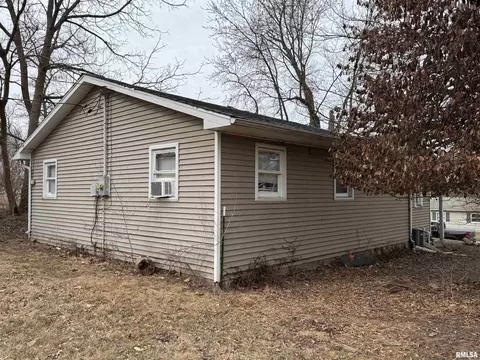 531 W Orchard Dr, Macomb, IL 61455 photo 4