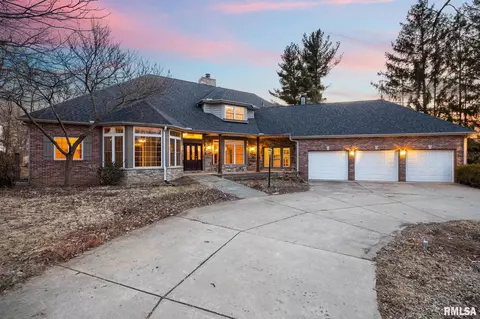 2226 E Bishop Ave, Peoria, IL 61614