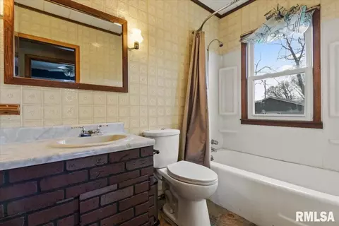 607 N State St, Roanoke, IL 61561 photo 22