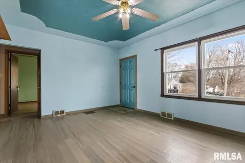 607 N State St, Roanoke, IL 61561 photo 6