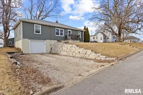 607 N State St, Roanoke, IL 61561 photo 3