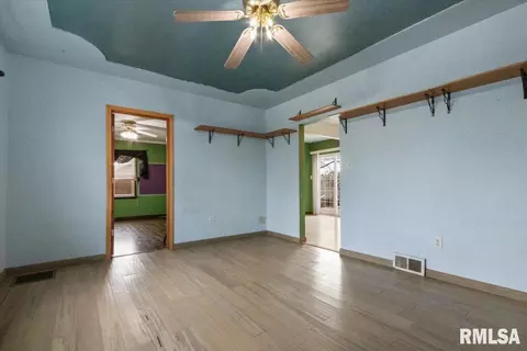 607 N State St, Roanoke, IL 61561 photo 5