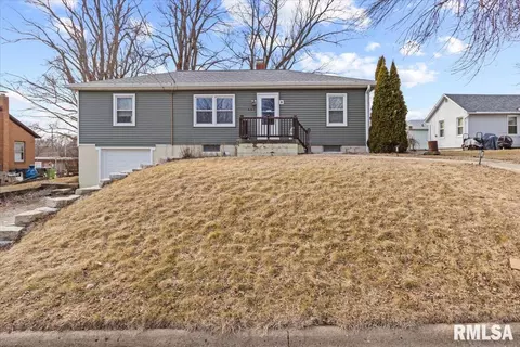 607 N State St, Roanoke, IL 61561 photo 2