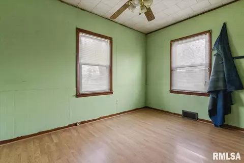 607 N State St, Roanoke, IL 61561 photo 17