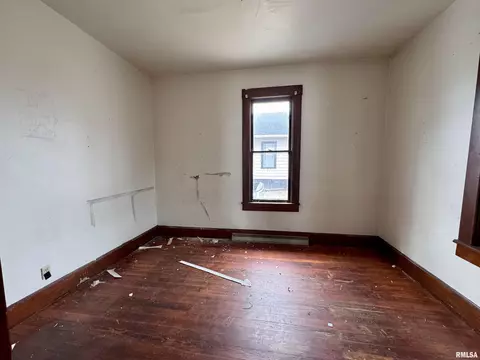 437 W Pierce St, Macomb, IL 61455 photo 4
