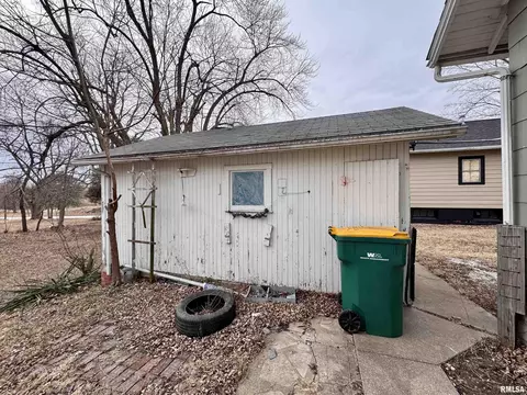 437 W Pierce St, Macomb, IL 61455 photo 23