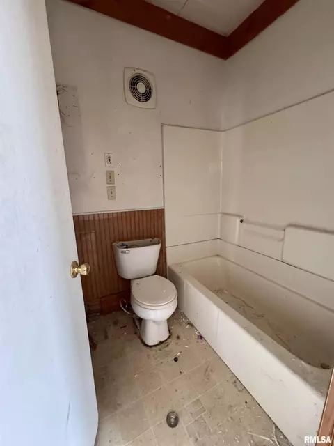 437 W Pierce St, Macomb, IL 61455 photo 5