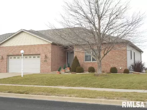 1601 Kelsey St, Washington, IL 61571