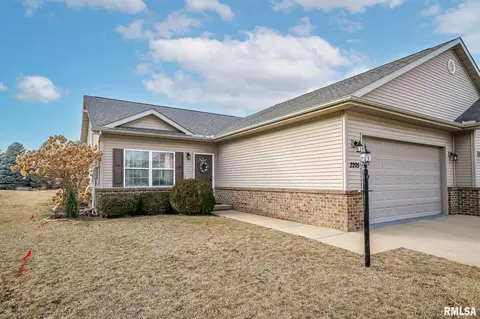 2205 W Geneva Rd, Peoria, IL 61615