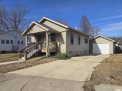 201 201 E Sheen Ave, East Peoria, IL 61611