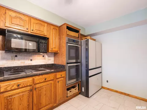 Kitchen - 9435 W Buckingham Ct, Mapleton, IL 61547 photo 4 of 6