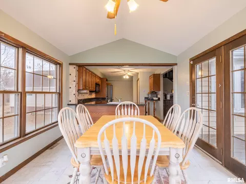 Dining - 9435 W Buckingham Ct, Mapleton, IL 61547 photo 7 of 9