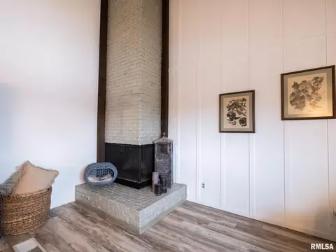 Living - 9435 W Buckingham Ct, Mapleton, IL 61547 photo 6 of 7