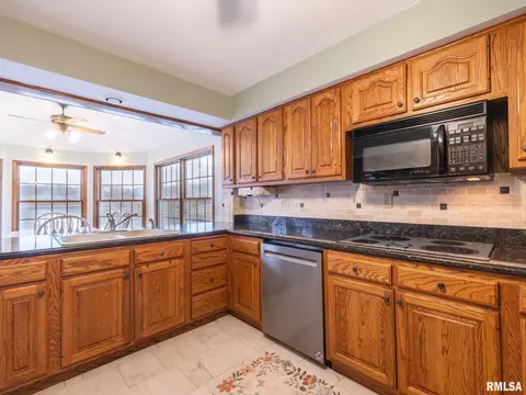 Kitchen - 9435 W Buckingham Ct, Mapleton, IL 61547 photo 2 of 6