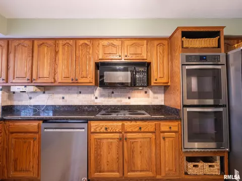 Kitchen - 9435 W Buckingham Ct, Mapleton, IL 61547 photo 3 of 6