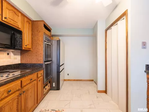 Kitchen - 9435 W Buckingham Ct, Mapleton, IL 61547 photo 5 of 6