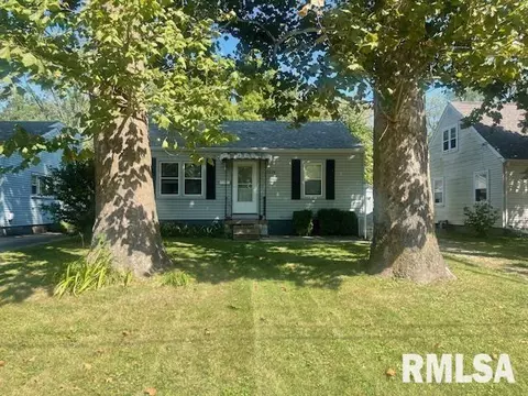 2224 N Flora Ave, Peoria, IL 61604