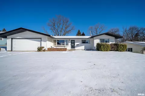 5622 N Montello Dr, Peoria, IL 61614