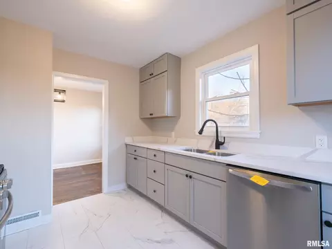 Kitchen - 402 9th Ave, Silvis, IL 61282 photo 4 of 5