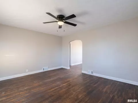 Living - 402 9th Ave, Silvis, IL 61282 photo 3 of 3