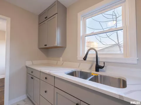 Kitchen - 402 9th Ave, Silvis, IL 61282 photo 2 of 5