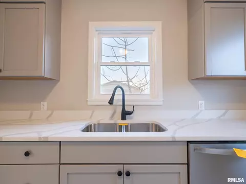 Kitchen - 402 9th Ave, Silvis, IL 61282 photo 3 of 5