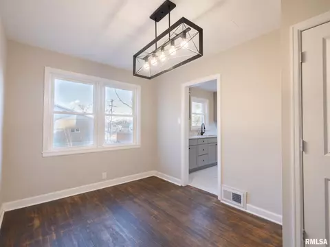 Dining - 402 9th Ave, Silvis, IL 61282 photo 1 of 1