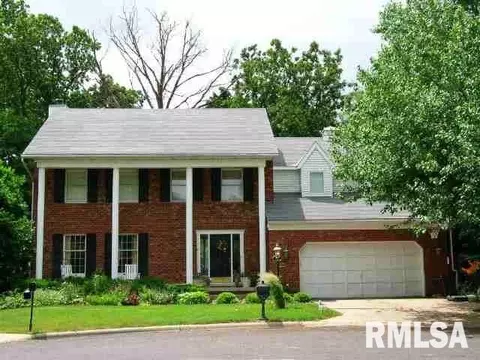 702 W Beechwood Ct, Peoria, IL 61615