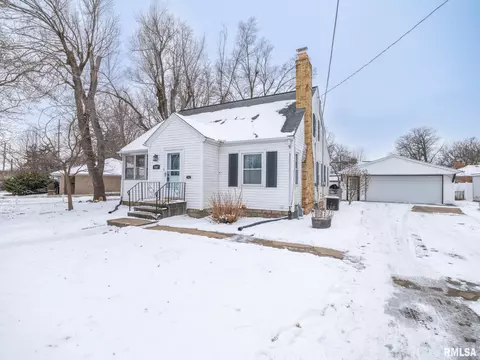1607 Crescent Dr, Pekin, IL 61554