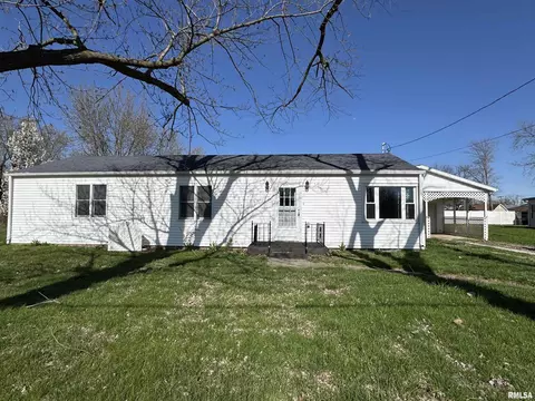 314 N Elizabeth St, Colchester, IL 62326