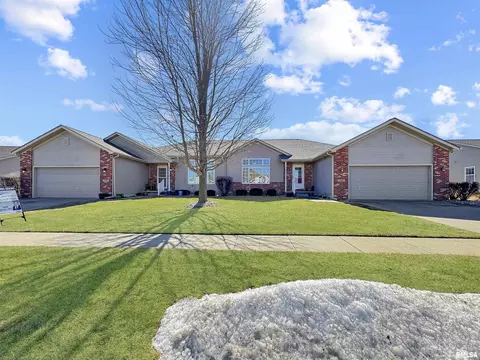 1400 Calvin Dr, Washington, IL 61571