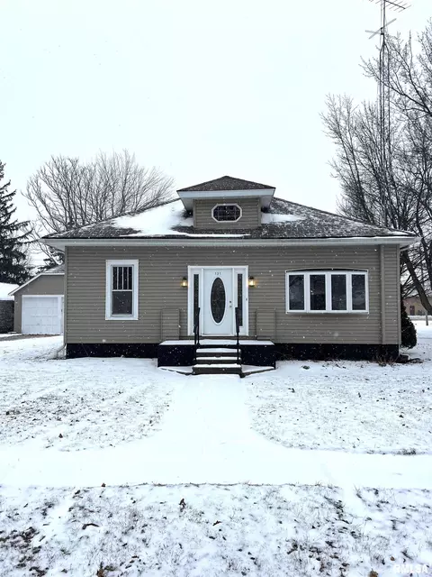 Exterior - 131 E Broadway St, Ipava, IL 61441 photo 7 of 7