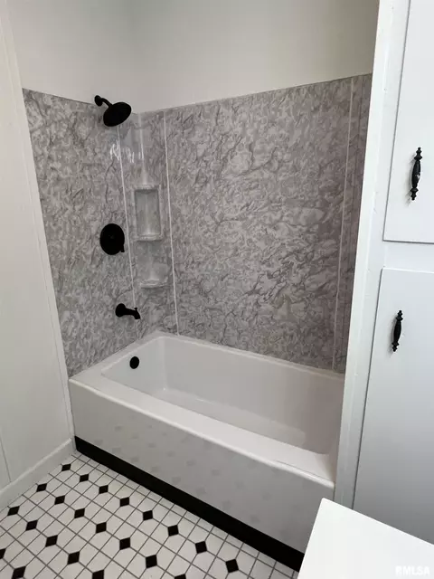 Bath - 131 E Broadway St, Ipava, IL 61441 photo 2 of 3