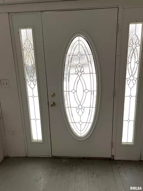 Entry Way - 131 E Broadway St, Ipava, IL 61441 photo 2 of 2