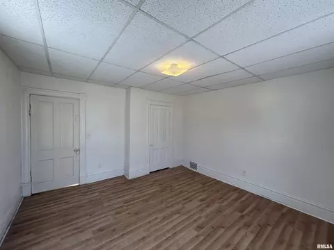 Bedroom - 400 E Corrington Ave, Peoria, IL 61603 photo 4 of 7