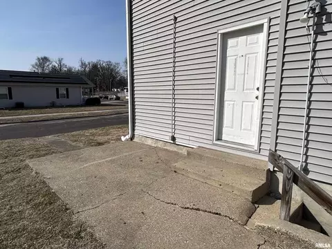 Exterior - 400 E Corrington Ave, Peoria, IL 61603 photo 4 of 5
