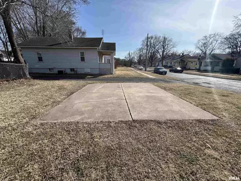 Exterior - 400 E Corrington Ave, Peoria, IL 61603 photo 5 of 5