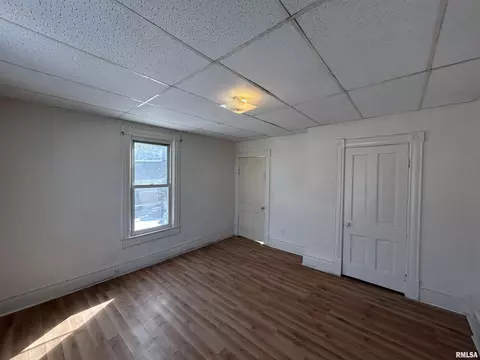 Bedroom - 400 E Corrington Ave, Peoria, IL 61603 photo 5 of 7