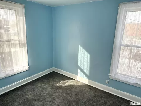 Bedroom - 40 N 5th Ave, Canton, IL 61520 photo 1 of 5