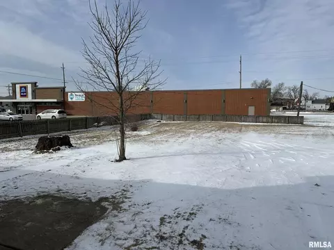 Exterior - 40 N 5th Ave, Canton, IL 61520 photo 3 of 3