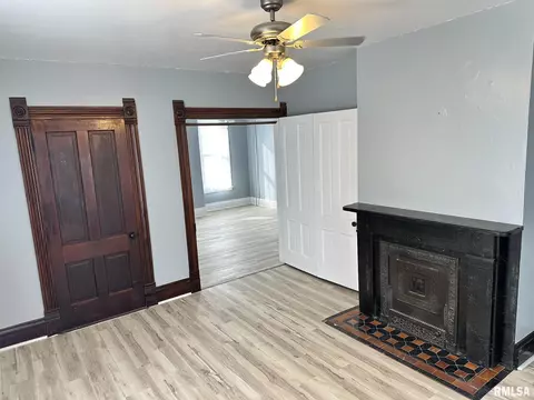 Living - 40 N 5th Ave, Canton, IL 61520 photo 5 of 6