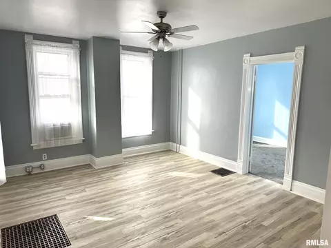 Living - 40 N 5th Ave, Canton, IL 61520 photo 2 of 6