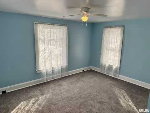 Bedroom - 40 N 5th Ave, Canton, IL 61520 photo 3 of 5