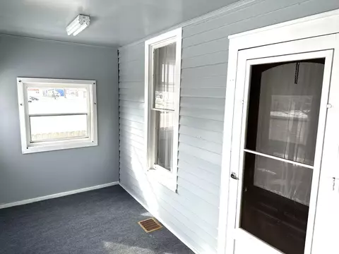 Exterior - 40 N 5th Ave, Canton, IL 61520 photo 2 of 3
