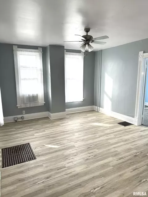Living - 40 N 5th Ave, Canton, IL 61520 photo 1 of 6