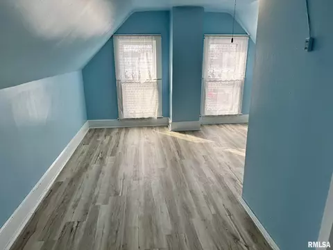 Bedroom - 40 N 5th Ave, Canton, IL 61520 photo 5 of 5