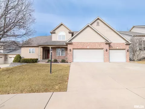 2213 W Chatsford Ct, Peoria, IL 61615