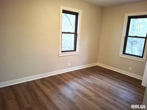 300 E 4th St, Saint David, IL 61563 photo 23