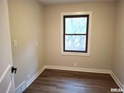 300 E 4th St, Saint David, IL 61563 photo 17