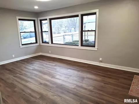 300 E 4th St, Saint David, IL 61563 photo 15